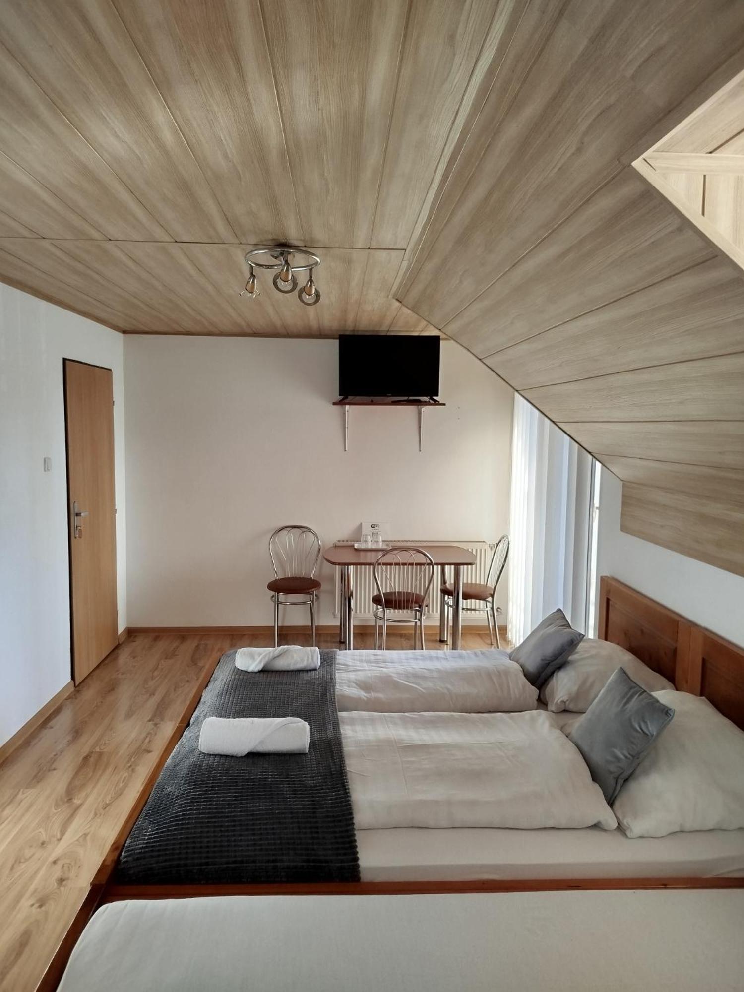 Guest House Kovalik Sucha Hora ภายนอก รูปภาพ