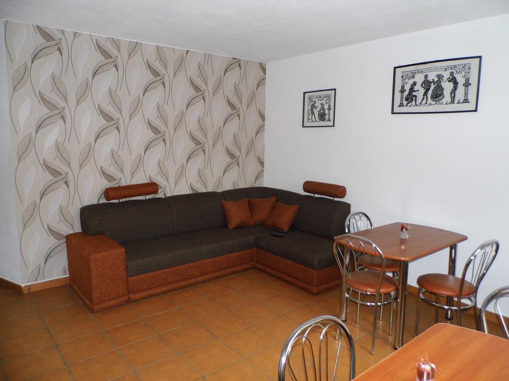 Guest House Kovalik Sucha Hora ภายนอก รูปภาพ